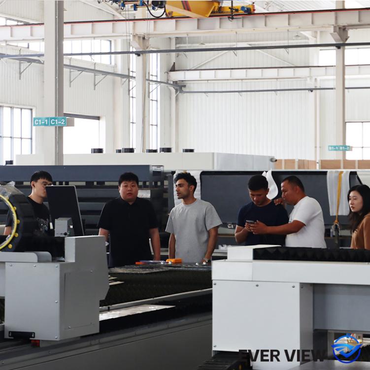 EVER VIEW Mesin Pemotongan Laser Dikirim ing Batch menyang Perusahaan Lokal, Ndhukung Nganyarke Teknologi ing Industri Manufaktur